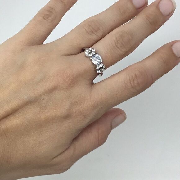 Brilliant Cut Cubic Zirconia Fashion Ring (H15) - Picture 1 of 5